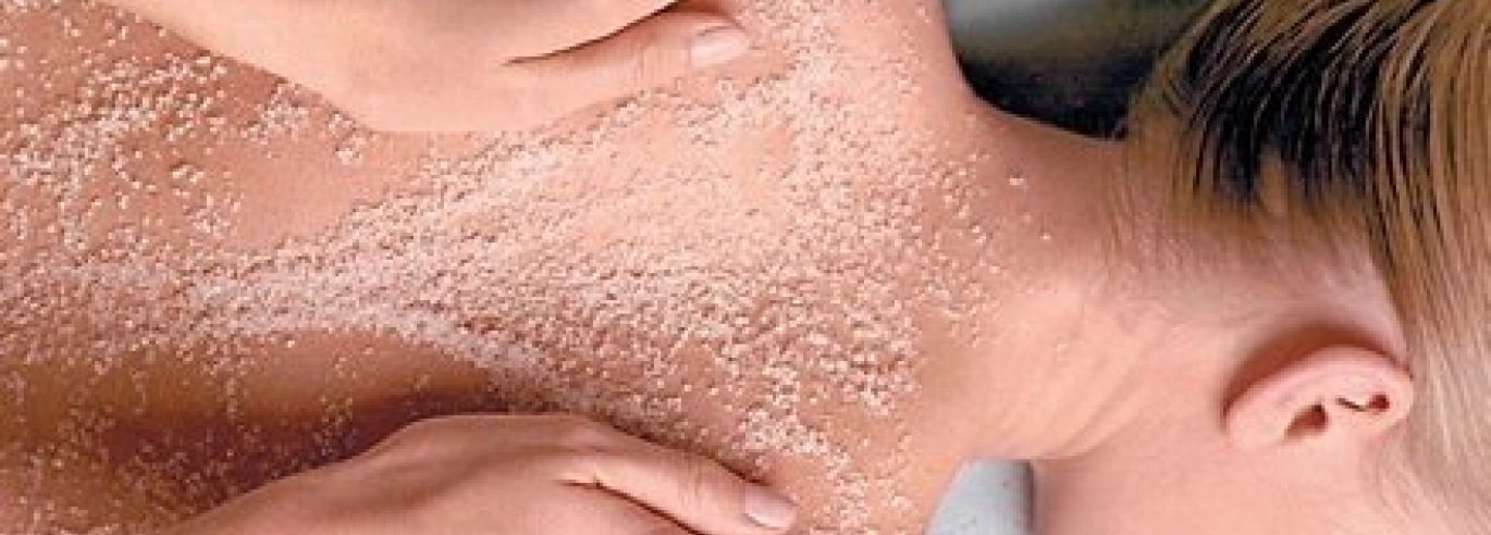 A IMPORTÂNCIA DA ESFOLIAÇÃO E HIDRATAÇÃO CORPORAL